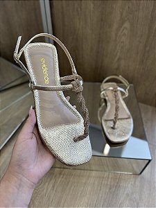 Sandália Rasteira Fran Dourada Com Detalhe em Strass