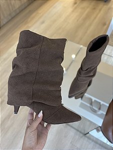 Bota Cano Slouch Marrom Em Suede Valen