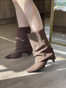 Bota Cano Slouch Marrom Em Suede Valen
