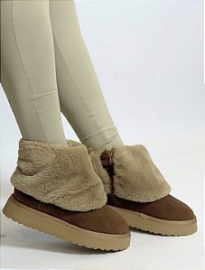 Bota Caramelo Com Capa De Pelos Bege Rafaela