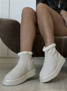 Bota Off White Cano Curto Forrada Com Pelinhos Morgana