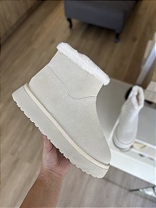 Bota Off White Cano Curto Forrada Com Pelinhos Morgana
