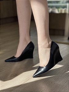 Scarpin Preto Em Couro Salto Anabela Lara