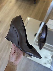 Scarpin Marrom Em Couro Salto Anabela Lara