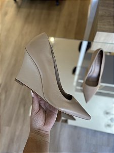 Scarpin Bege Em Couro Salto Anabela Lara