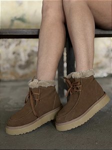 Bota Caramelo Com Detalhe De Pelos Com Cadarço Lisi