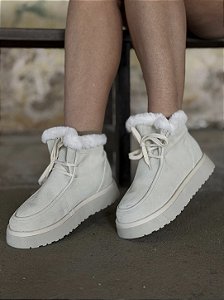 Bota Off White Com Detalhe De Pelos Com Cadarço Lisi