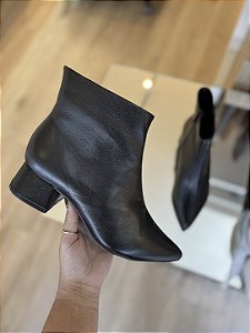 Bota Preta Em Couro Tainá