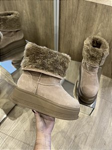 Bota De Pelos 2 Em 1 Camurça Bege Natasha
