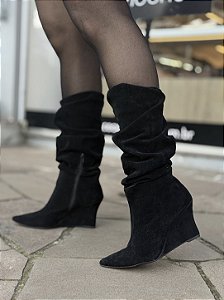 Bota Preta Cano Slouch Salto Anabela Camurça Raiana