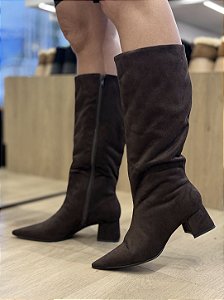 Bota Marrom Em Suede Cano Alto Salto Baixo Elisa