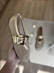 Sapatilha De Tela Dourada Com Fivela Angelica