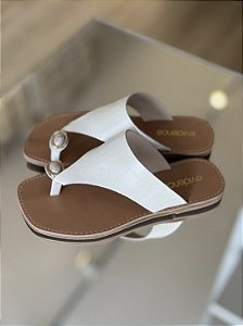 Rasteira Off White Com Detalhe De Pedra Yohana