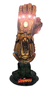 Estátua Geek Manopla Punho Thanos Vingadores Resina Colecionavel -
