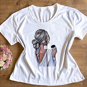 T-Shirt - Mulher com Café