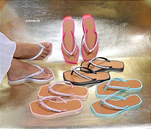 Chinelo Palmilha Caramelo com Strass Cristal