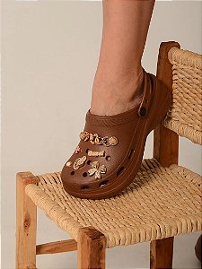 Babuche de EVA Com Bottons Leve Macio e Confortável Marrom