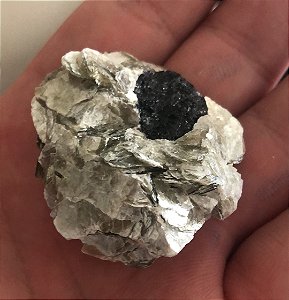 Pedra Mica Esverdeada (unidade de 40g a 49g)