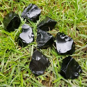 Pedra Obsidiana Negra Bruta (21g à 30g)