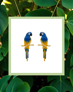 Brinco Banhado Arara Azul Resinada