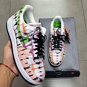 TÊNIS NIKE AIR FORCE 1 BLACK TIE DYE (COMPLETO)