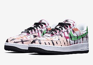 TÊNIS NIKE AIR FORCE 1 BLACK TIE DYE (COMPLETO)