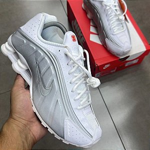 TÊNIIS NIKE SHOX R4 WHITE METALLIC (COMPLETO)