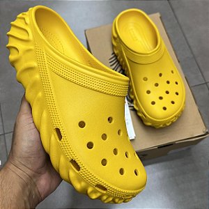 SALEHE BEMBURY X CROCS SARU CLOG CITRINE (COMPLETO)