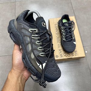 TÊNIS NIKE AIR MAX TERRASCAPE PLUS BLACK BARELY VOLT (COMPLETO)