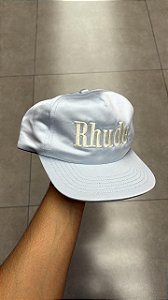 BONÉ RHUDE SATIN LOGO SKY BLUE