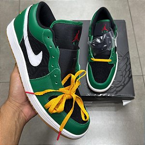 TÊNIS AIR JORDAN 1 LOW SE CHRISTMAS (COMPLETO)