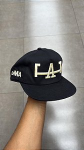 BONÉ OMA STUDIOS LA CREAM