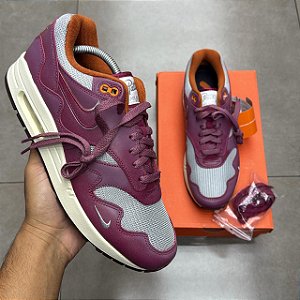 TÊNIS PATTA X NIKE AIR MAX 1 NIGHT MAROON (COMPLETO)