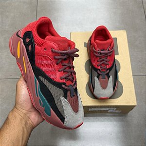 TÊNIS YEEZY 700 V1 HI-RES RED (COMPLETO)