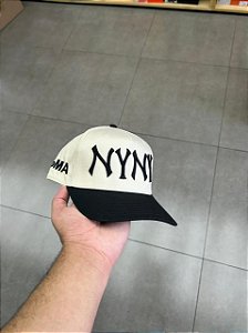 BONÉ OMA STUDIOS NY NY CURVED BRIM CREAM