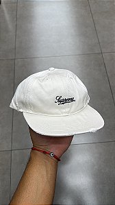 BONÉ SUPREME DISTRESSED SCRIPT 6-PANEL STONE FW25-W3
