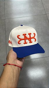 BONÉ OMA STUDIOS QUEENS NY CURVED BRIM CREAM BLUE ORANGE