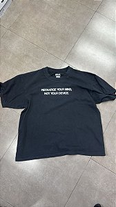 CAMISETA OMA STUDIOS RECHARGE BLACK WHITE