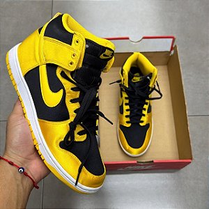 TÊNIS NIKE DUNK HIGH SATIN GOLDENROD (CAIXA DANIFICADA)