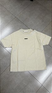 CAMISETA FEAR OF GOD ESSENTIALS CLASSIC TIMBER
