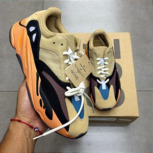 TÊNIS YEEZY BOOST 700 V1 ENFLAME AMBER (COMPLETO)