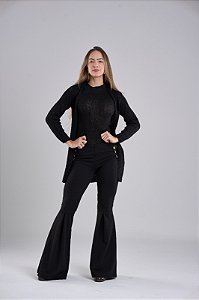 Calça Lorena – flare com zíper lateral e botões dourados