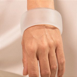 BRACELETE RESINA TRANSPARENTE FOSCO LARGO