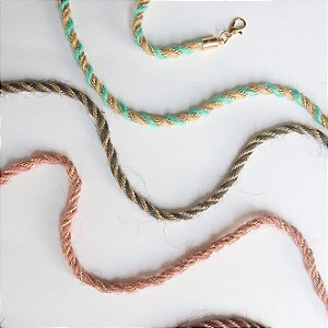 COLAR CORDAO BAIANO COM SISAL BORDÔ