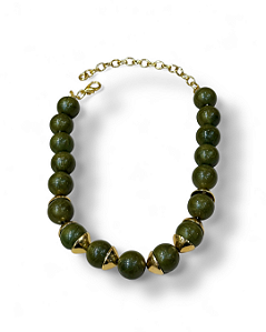 COLAR BOLAS RESINA VERDE MILITAR DETALHES DOURADO