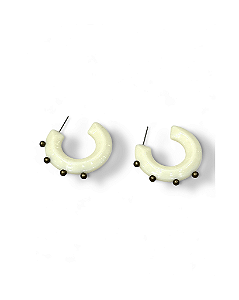 BRINCO ARGOLA RESINA OFF WHITE M
