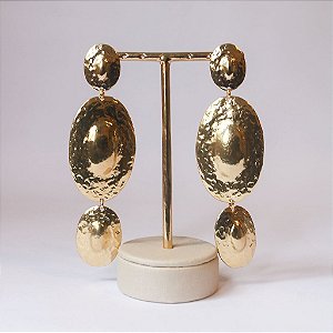 BRINCO LONGO TEXTURIZADO OVAL PENDULO DOURADO