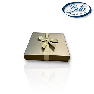 Caixinha Dourada  para Colar Rígida- Color 15x15x3 C/Laço