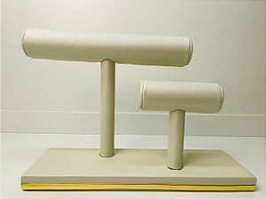 EXPOSITOR PULSEIRA DUPLO OFF WIHITE COM FRISO