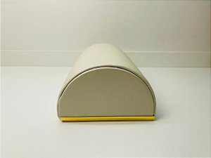 EXPOSITOR MEIA LUA OFF WHITE COM FRISO